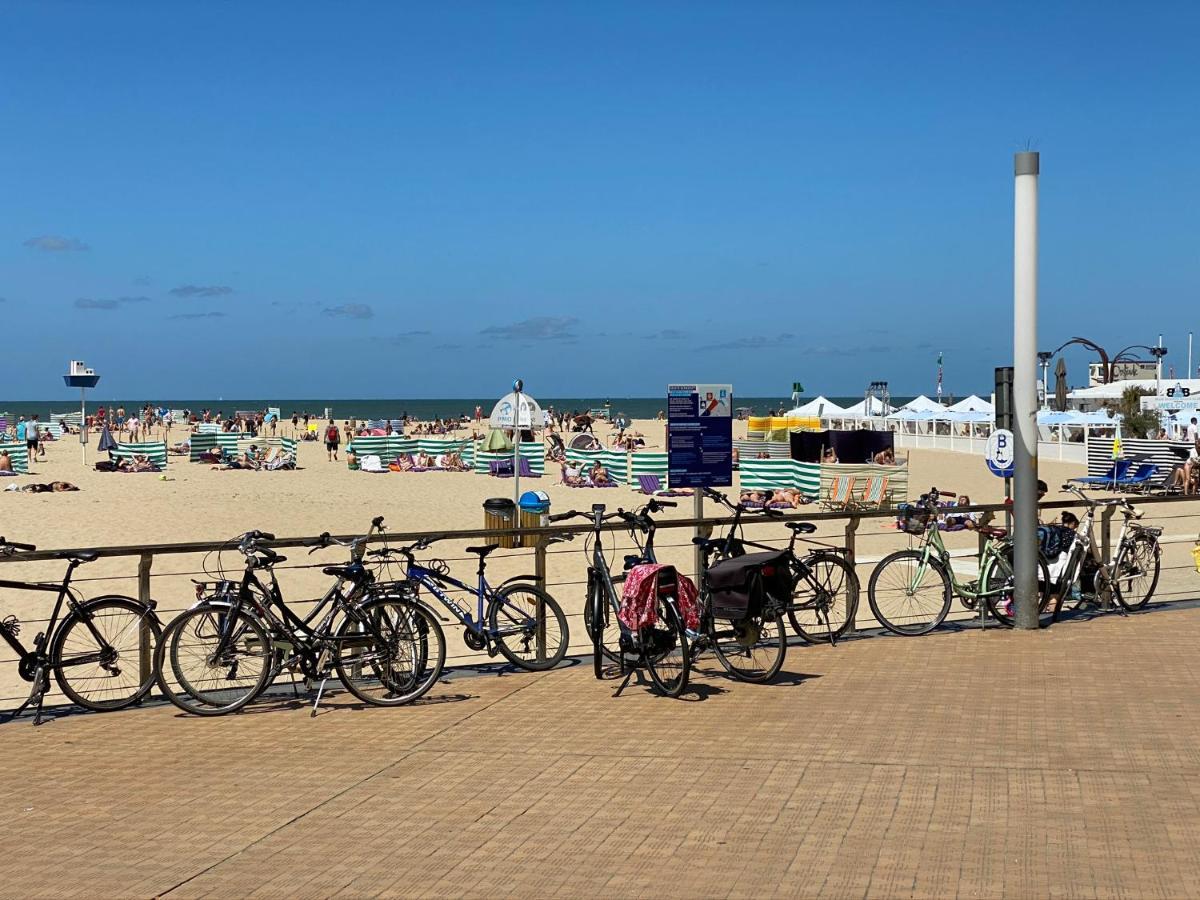Panoramic View On Beach, Ships, Sea - Place To Be Oostende Eksteriør billede